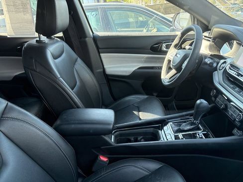 Used 2025 Jeep Compass Limited image 4