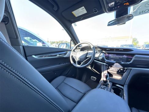 Used 2024 Cadillac XT6 Sport image 15