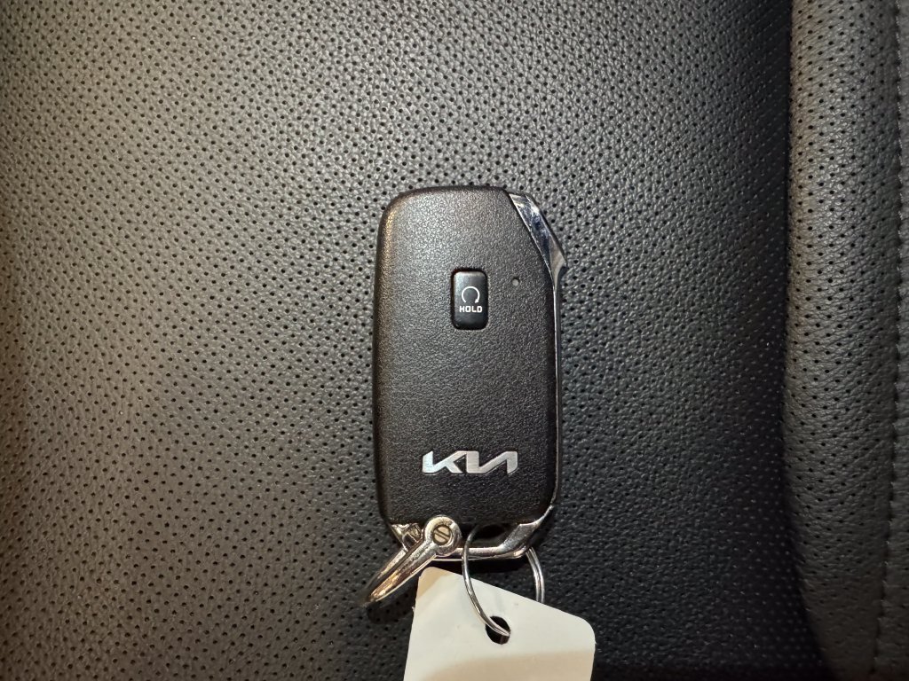 Used 2025 Kia Sportage SX AWD/4WD image 17