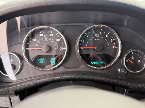 Used 2018 Jeep Wrangler Sahara w/ Connectivity Group AWD/4WD image 22