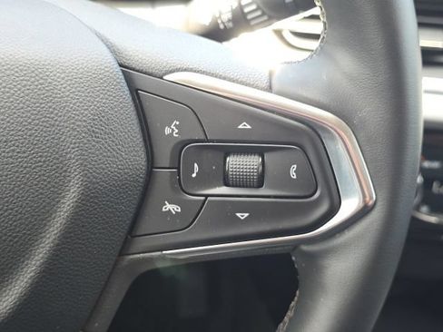 Used 2024 Chevrolet Trax LT w/ Sunroof Package FWD image 36