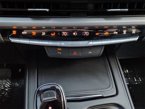 Used 2024 Cadillac XT4 Premium Luxury image 18