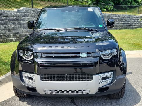 Used 2025 Land Rover Defender 130 S image 8