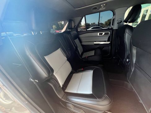 Used 2023 Ford Explorer XLT w/ Equipment Group 202A RWD image 17