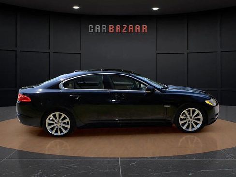 Used 2010 Jaguar XF Premium image 4