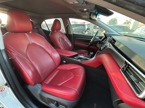Used 2018 Toyota Camry XSE FWD image 10