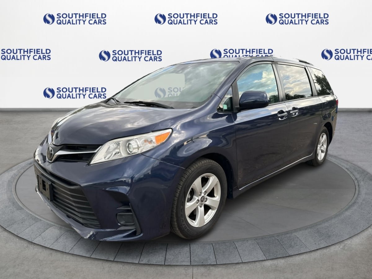 Used 2020 Toyota Sienna LE w/ LE Preferred Package FWD image 2