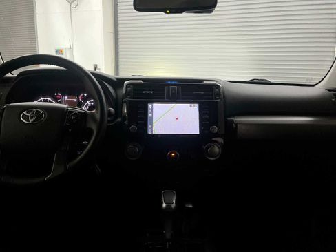 Used 2020 Toyota 4Runner TRD Off-Road AWD/4WD image 9
