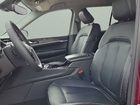 Used 2023 Jeep Grand Cherokee Limited AWD/4WD image 9