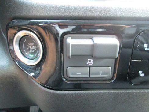 Used 2025 Chevrolet Silverado 2500 LT w/ Convenience Package AWD/4WD image 19