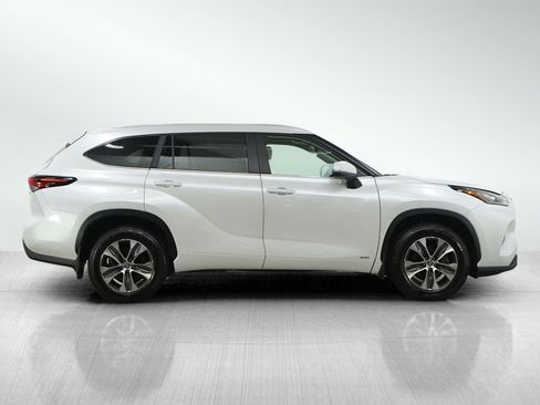 Used 2025 Toyota Highlander XLE AWD/4WD image 6
