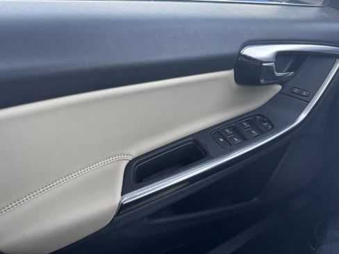 Used 2013 Volvo S60 T5 image 28