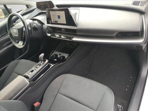 Used 2025 Toyota Prius LE image 25