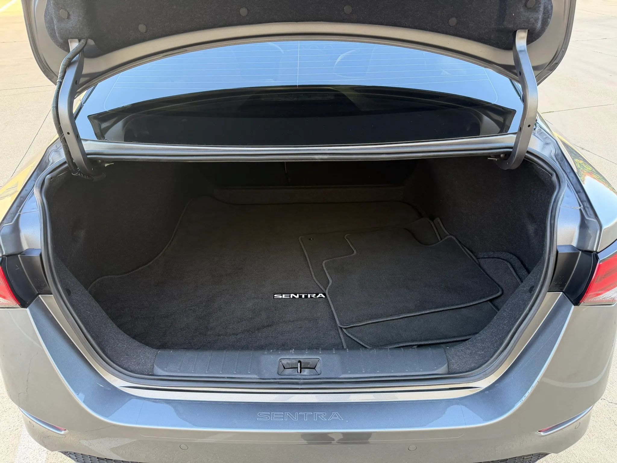 Used 2025 Nissan Sentra SV w/ SV Premium Package FWD image 14