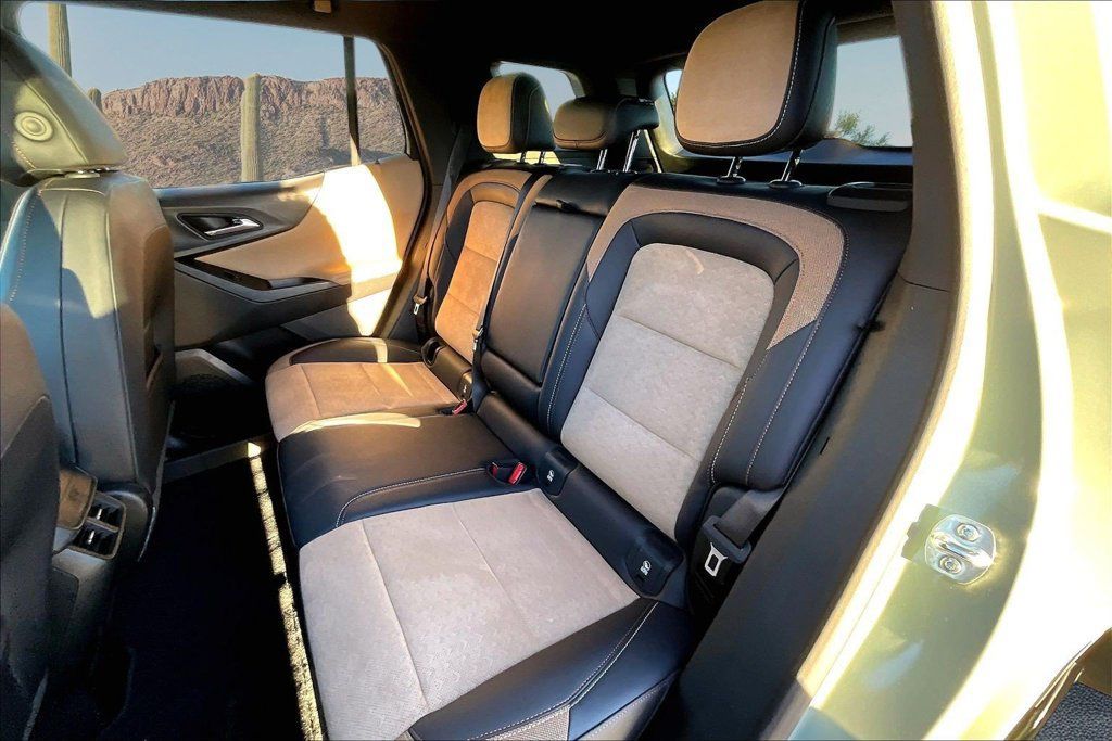 Used 2025 Chevrolet Equinox ACTIV w/ Safety and Technology Package AWD/4WD image 25