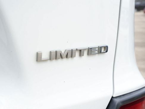 Used 2022 Jeep Cherokee Limited AWD/4WD image 18