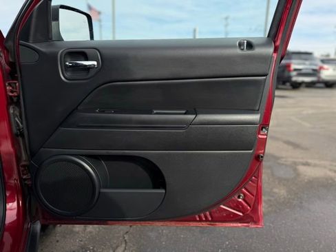 Used 2017 Jeep Patriot High Altitude image 15