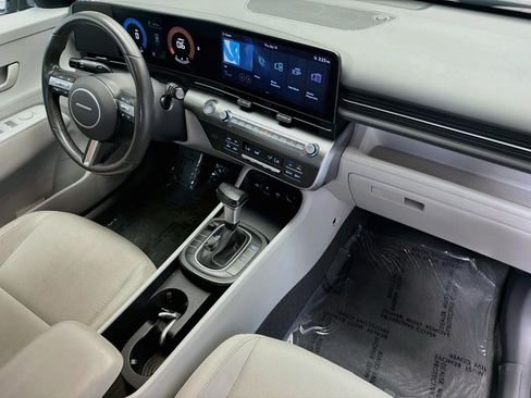Used 2025 Hyundai Kona SEL FWD image 12