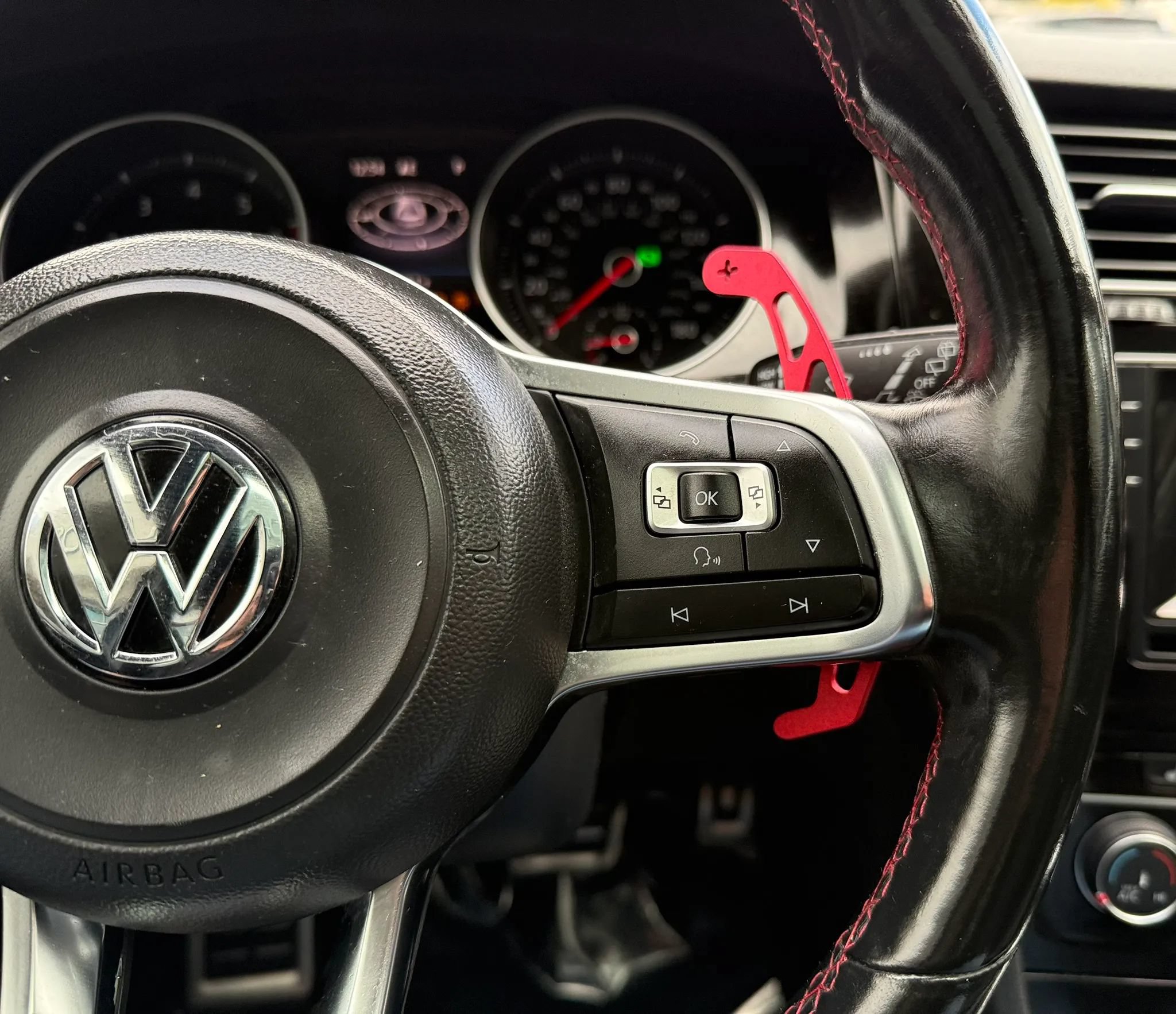 Used 2015 Volkswagen GTI SE FWD image 15