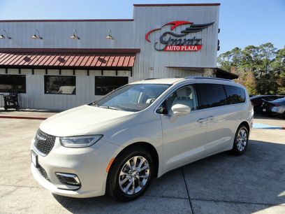 Used 2021 Chrysler Pacifica Touring-L w/ Premium & Safety Sphere Group