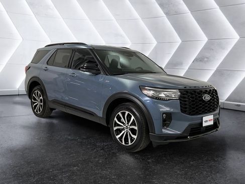 Used 2025 Ford Explorer ST-Line image 1