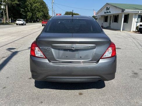 Used 2019 Nissan Versa S FWD image 4