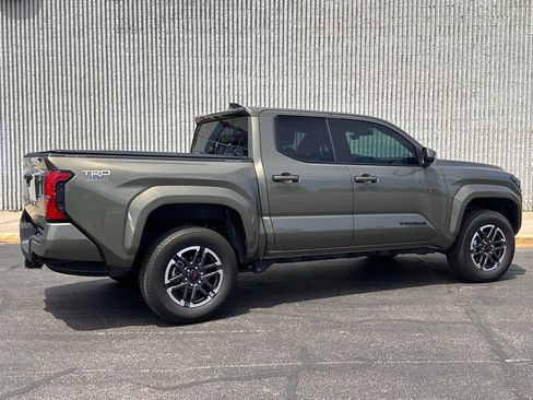 Used 2025 Toyota Tacoma TRD Sport AWD/4WD image 6