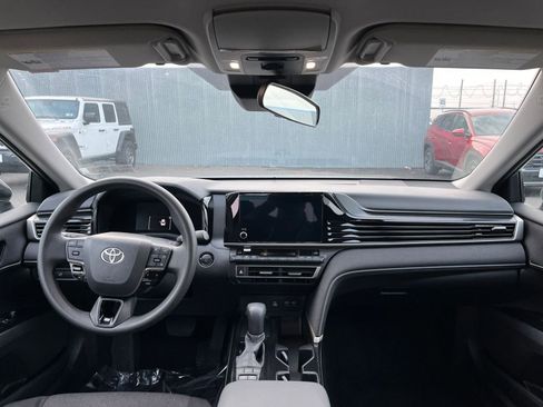 Used 2025 Toyota Camry LE image 32