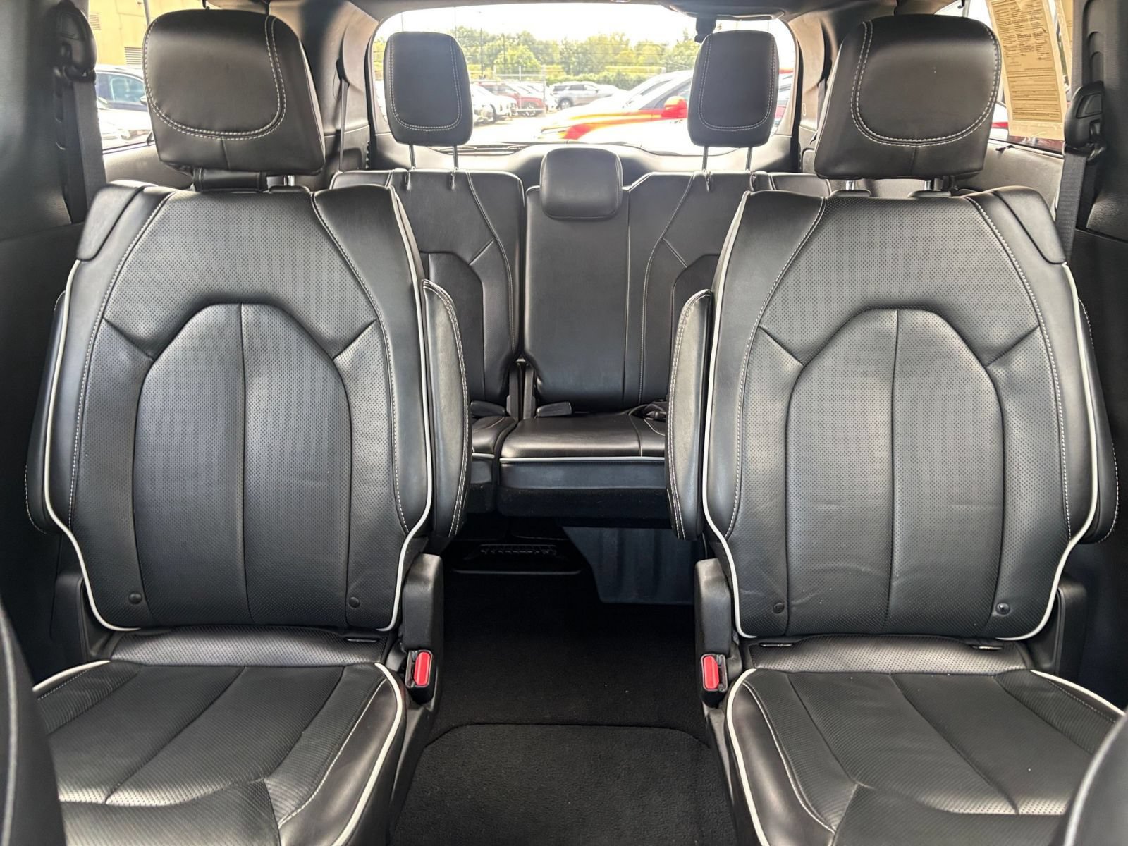 Used 2025 Chrysler Pacifica Limited FWD image 42