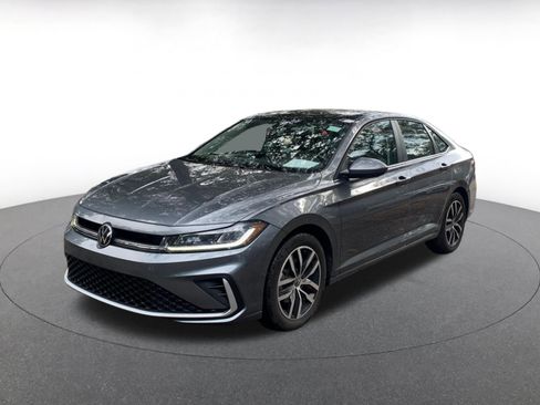 Used 2025 Volkswagen Jetta SE image 3