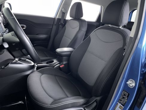 Used 2019 Kia Soul + image 12