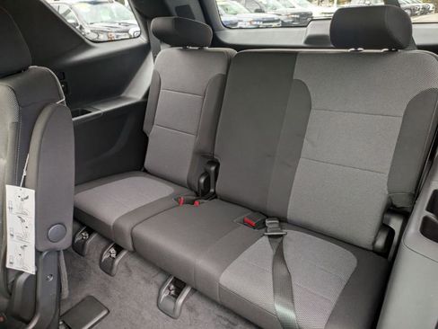 Used 2022 Chevrolet Traverse LT image 23