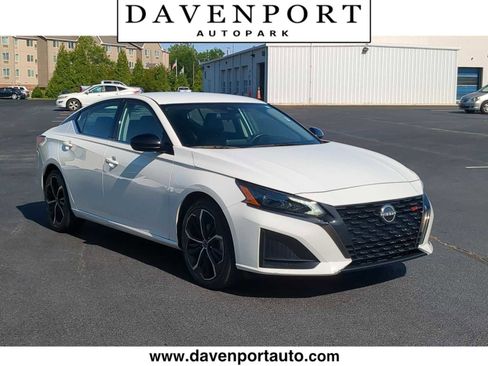Used 2024 Nissan Altima 2.5 SR FWD image 1