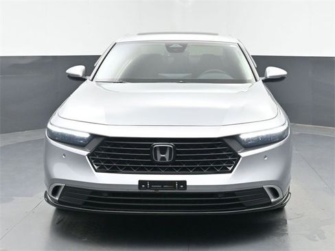 Used 2024 Honda Accord Touring image 3