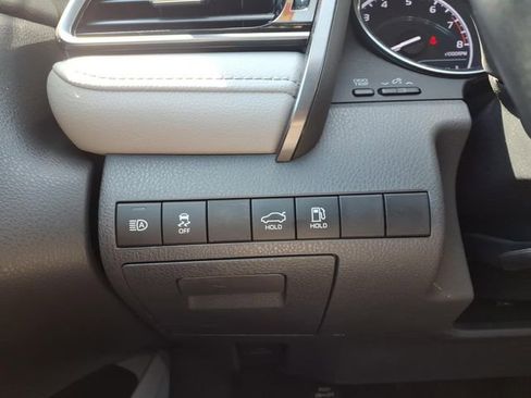 Certified 2019 Toyota Camry SE FWD image 17