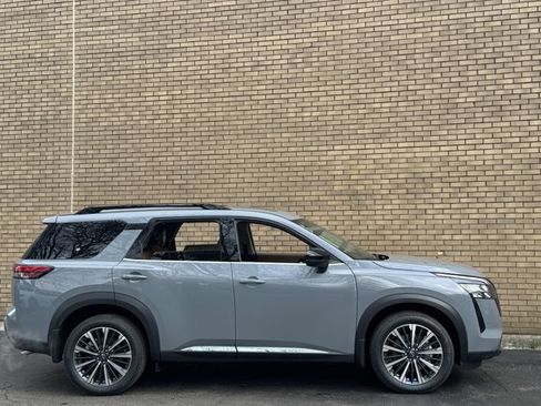 New 2026 Nissan Pathfinder Platinum AWD/4WD image 4