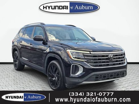Used 2024 Volkswagen Atlas SE w/ Panoramic Sunroof Package FWD image 1