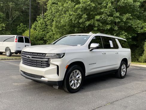 Used 2023 Chevrolet Suburban Premier AWD/4WD image 5