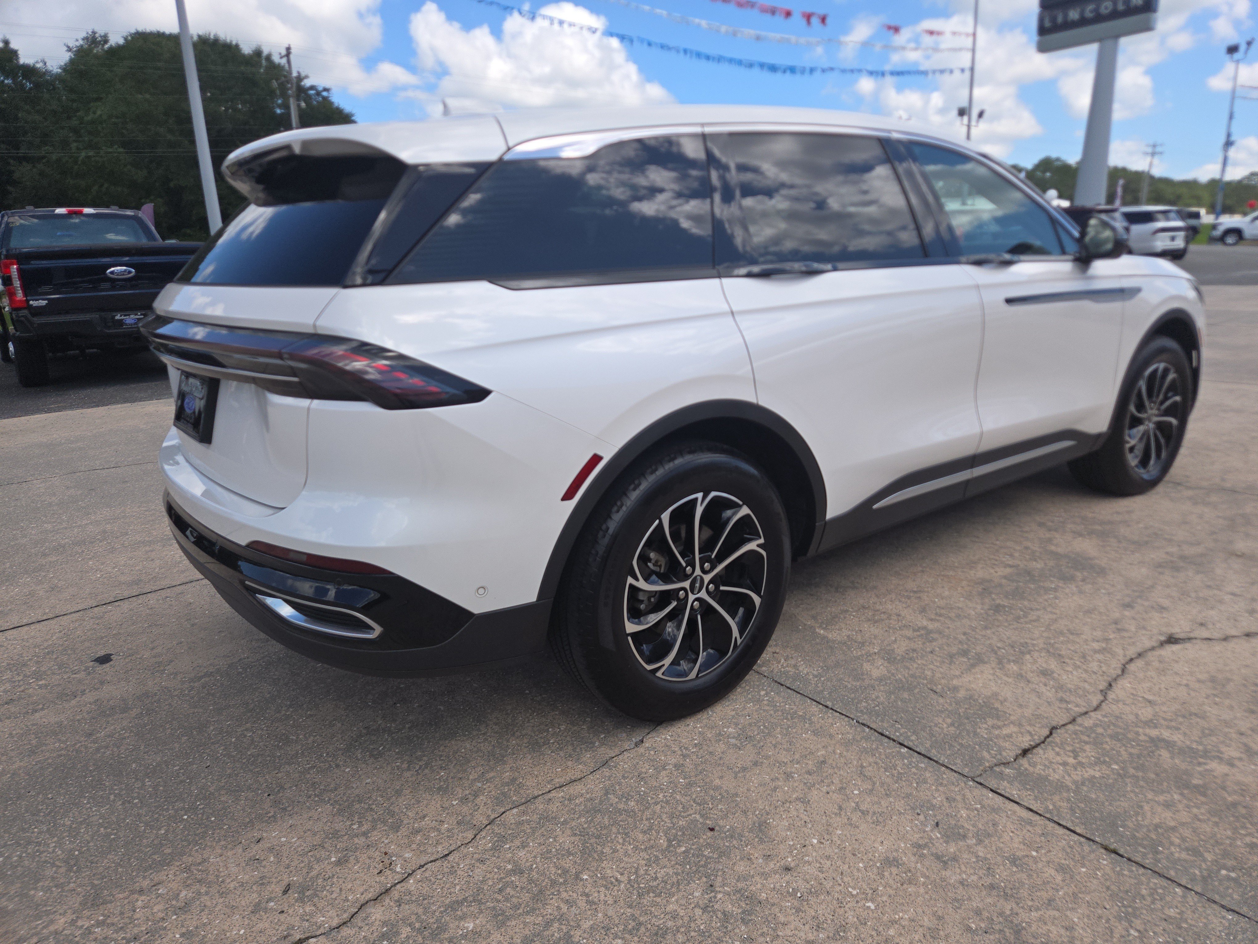 Used 2024 Lincoln Nautilus Premier AWD/4WD image 6
