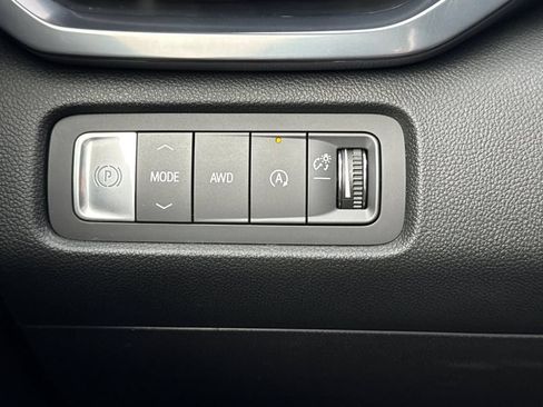 Used 2025 GMC Acadia AT4 AWD/4WD image 34