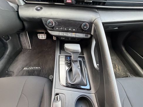 Certified 2025 Hyundai Elantra Sport image 14