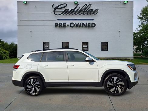 Used 2024 Volkswagen Atlas SE image 2