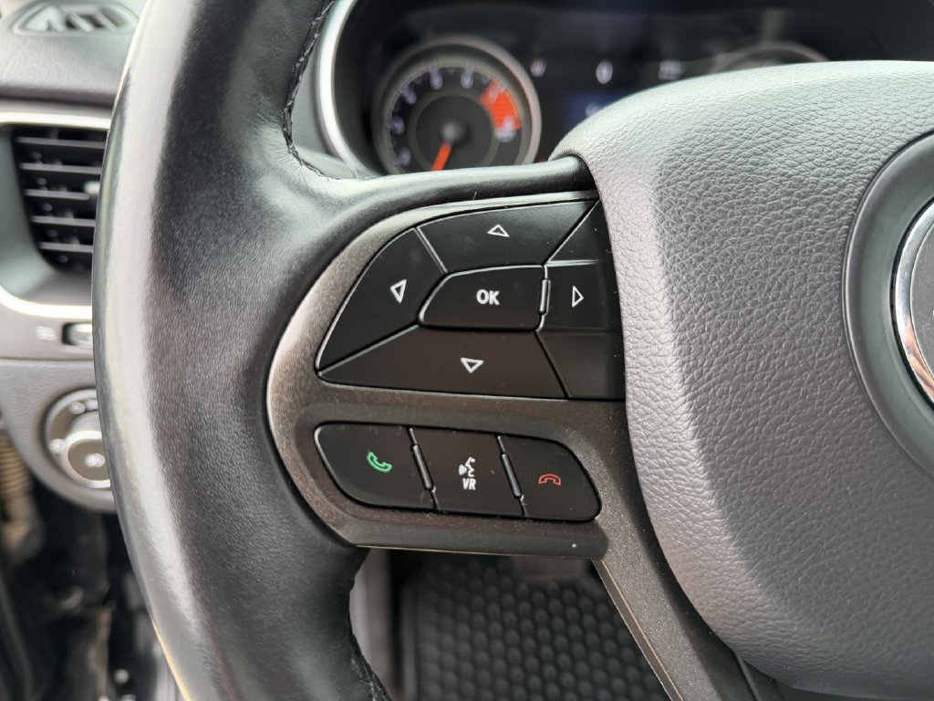 Used 2019 Jeep Cherokee Trailhawk w/ Cold Weather Group AWD/4WD image 35