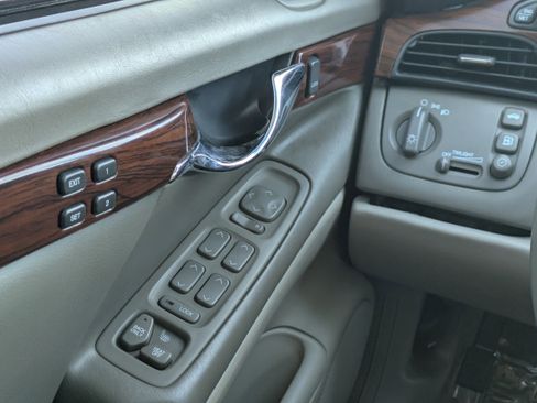 Used 2000 Cadillac De Ville w/ Comfort/Convenience Pkg image 20