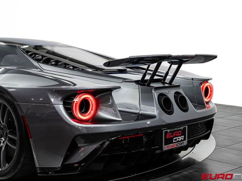 Used 2018 Ford GT RWD image 18