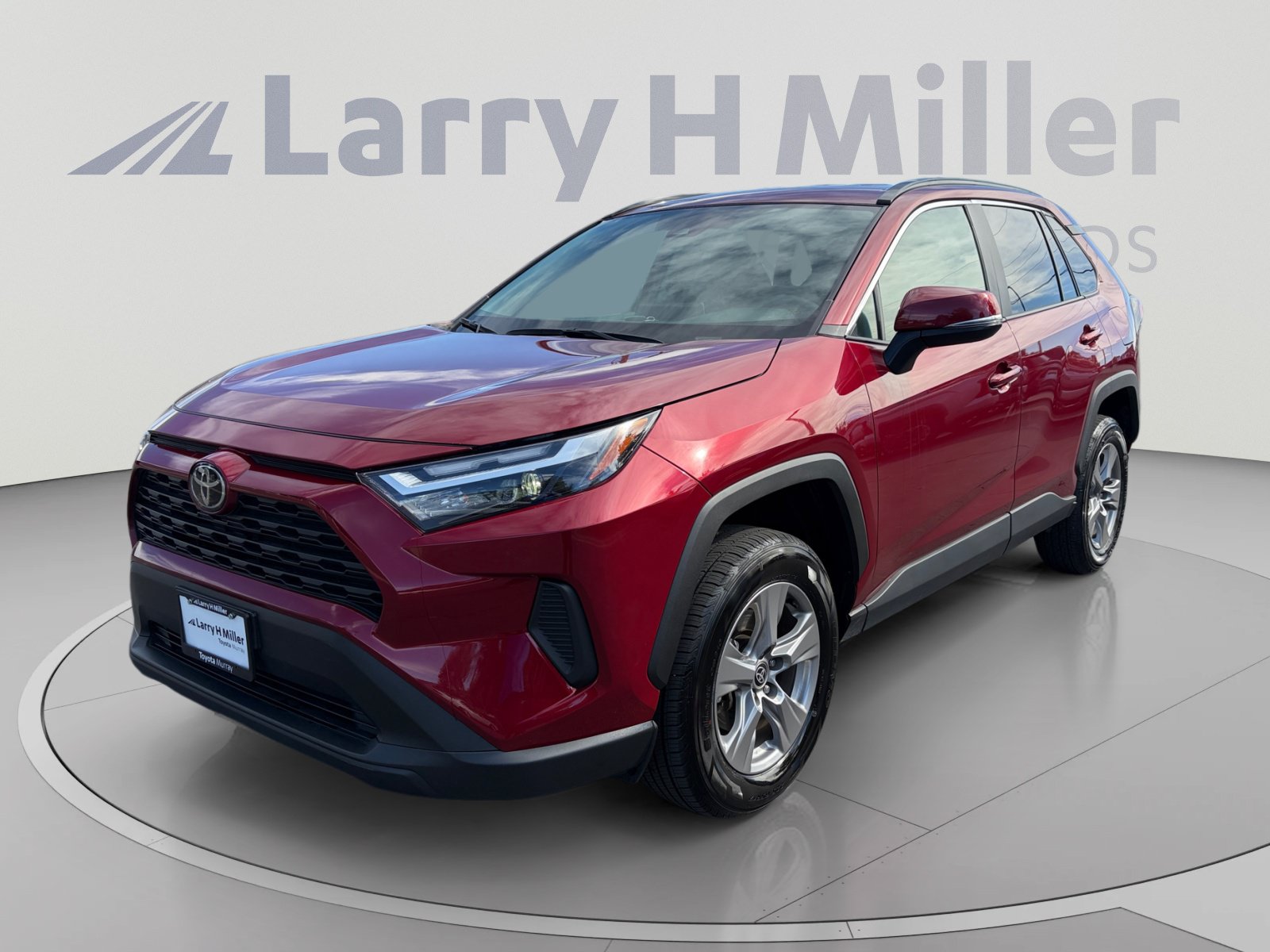 Used 2025 Toyota RAV4 XLE AWD/4WD image 1