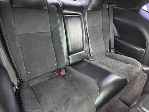Used 2018 Dodge Challenger R/T Scat Pack w/ Leather Interior Group RWD image 18