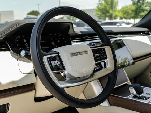 New 2026 Land Rover Range Rover Long Wheelbase SE AWD/4WD image 18