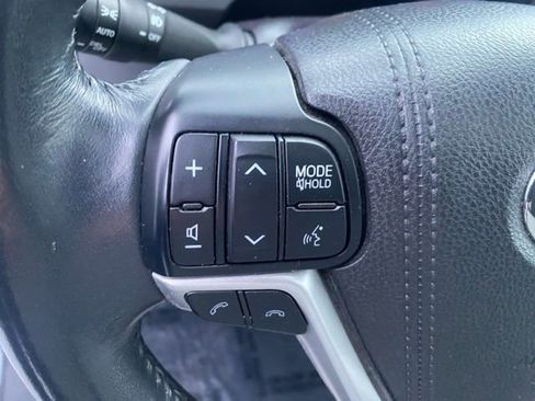 Used 2018 Toyota Highlander XLE image 25