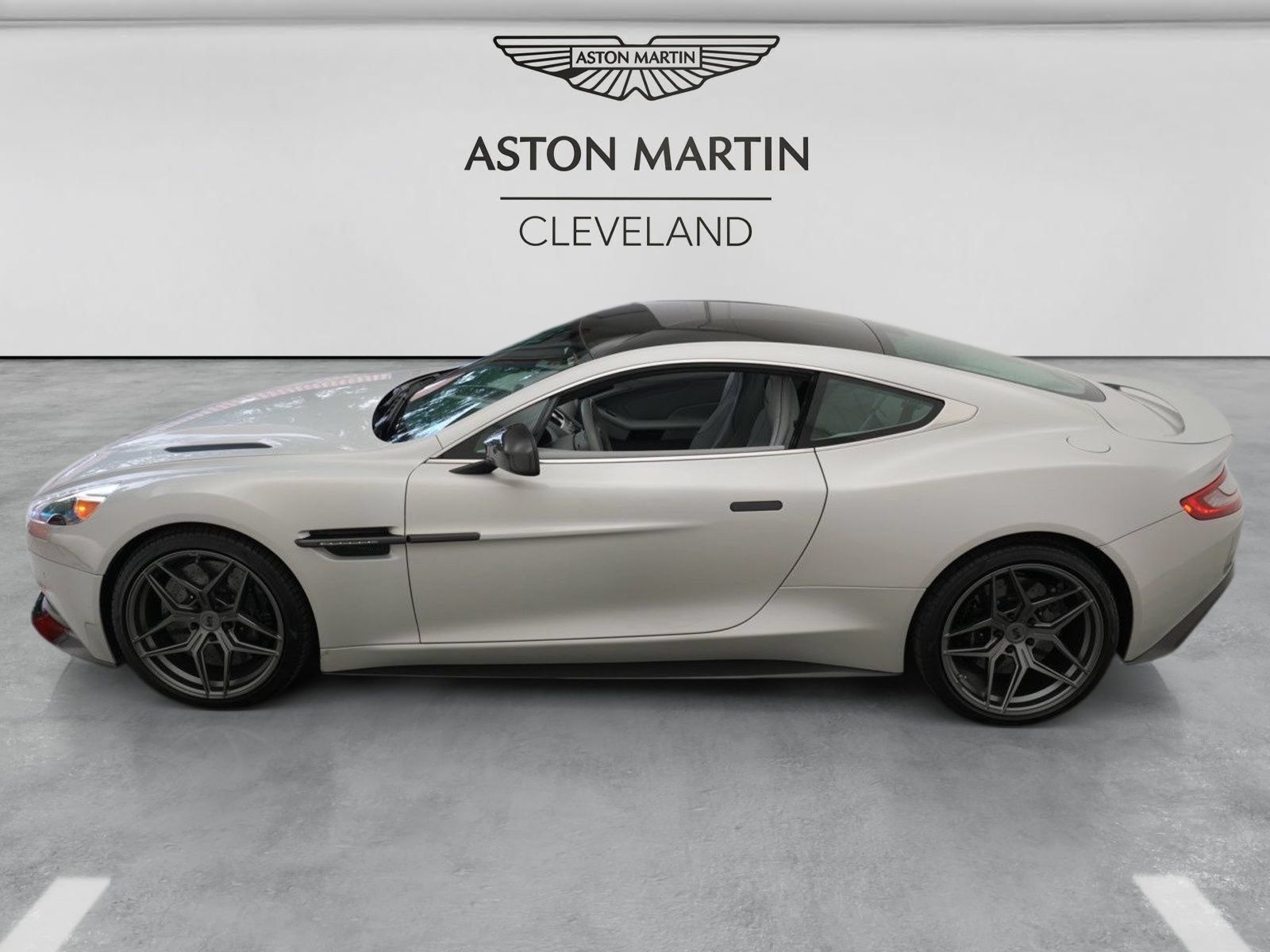 Used 2016 Aston Martin Vanquish Coupe RWD image 41